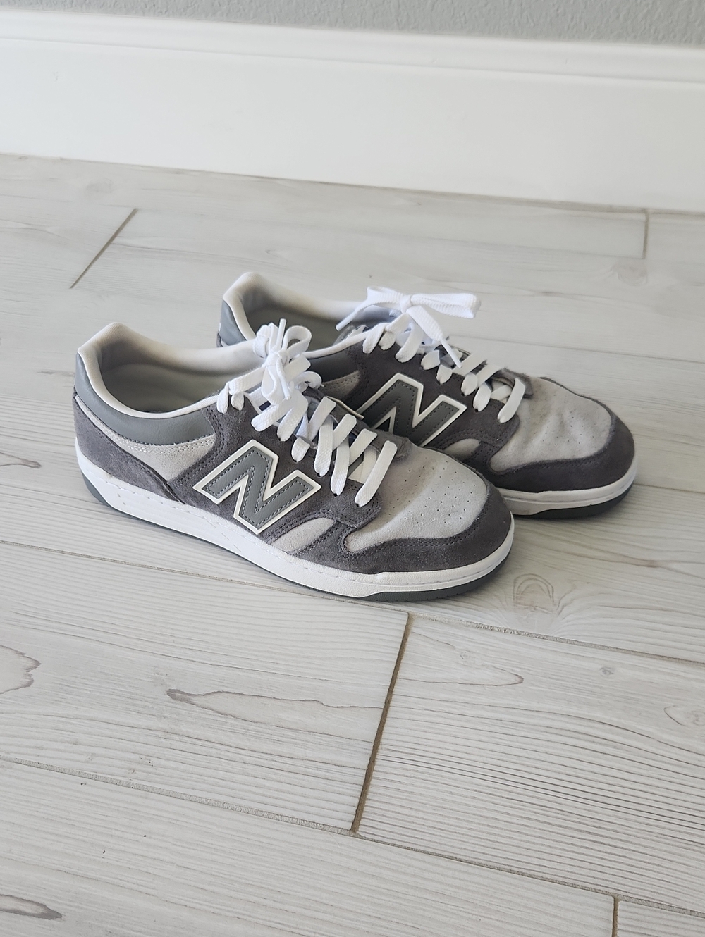 New Balance Men's Gray and White Suede Low-Top Sneakers